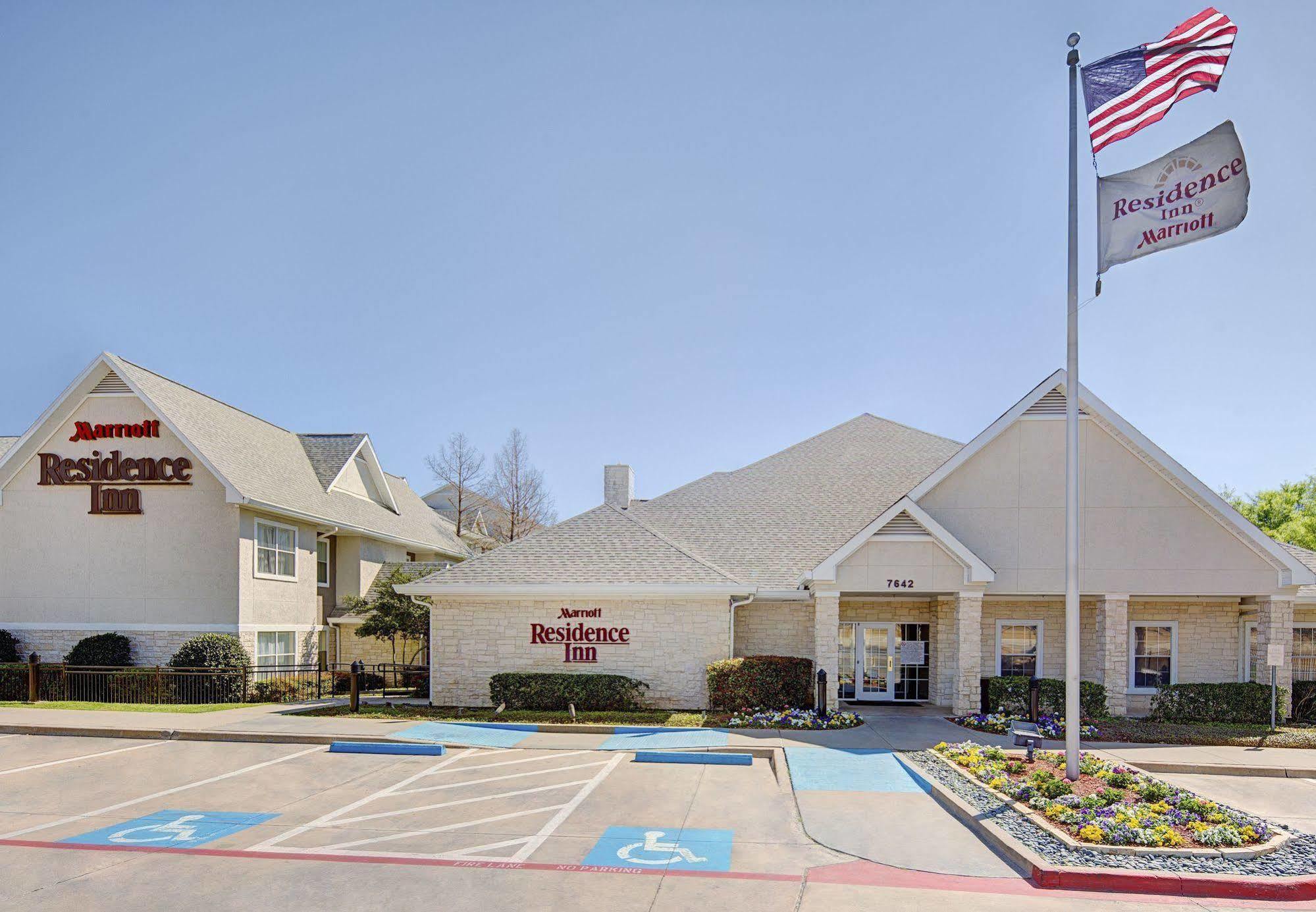 Residence Inn Dallas Park Central Exterior photo